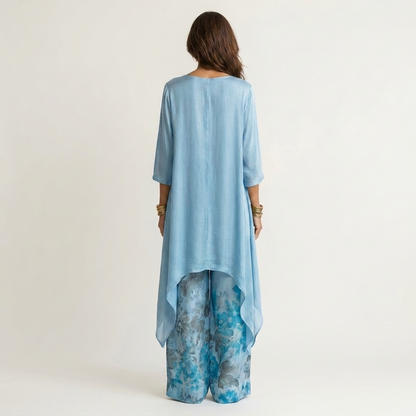 Cariola - conjunto de dos piezas, color azul, vista de espalda