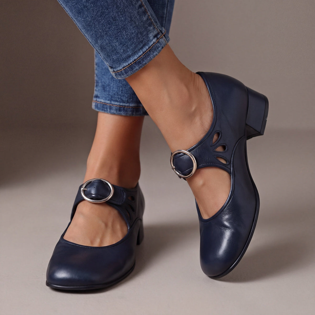 Nerea - zapatos destalonados con tacón color azul noche
